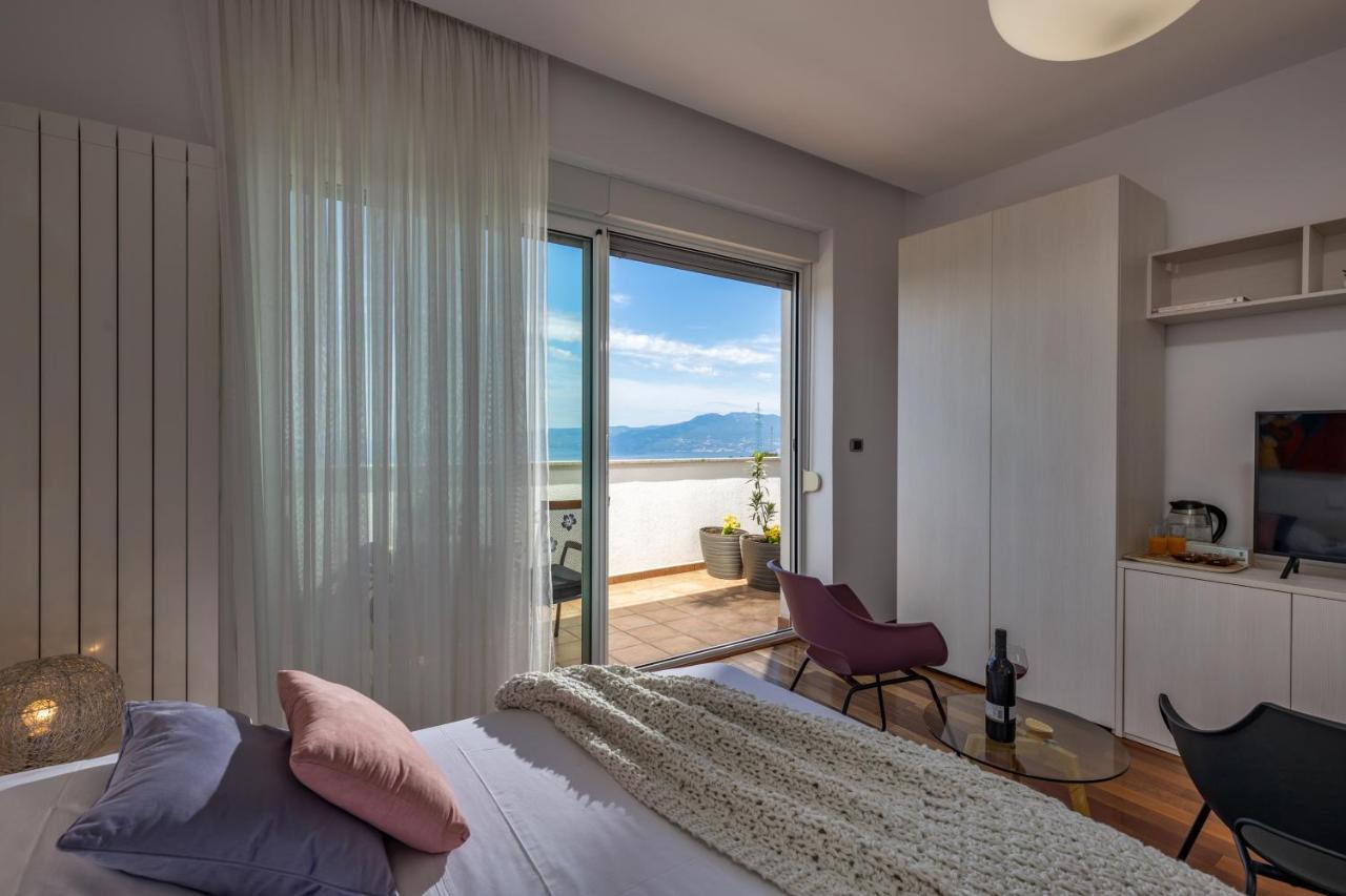 Terra Magica Deluxe Apartment Or Room With Private Parking, Terrace And Sea View Rijeka Bagian luar foto
